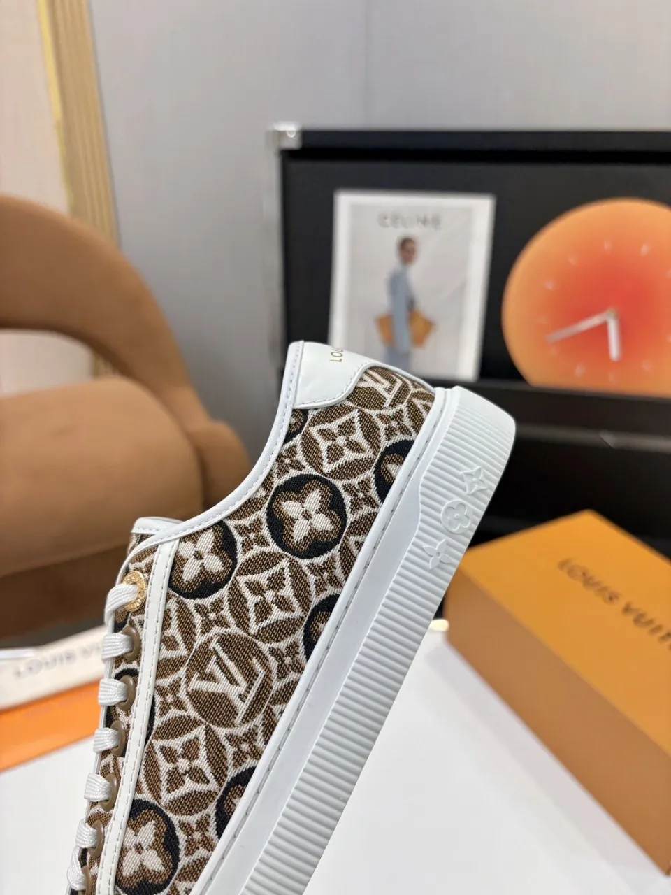 p580🐮🐮 LV couple skate shoes｜Classic jacquard, the ultimate code for a sweet outing! 👫** This pair of shoes is Louis Vuitton's love letter to fashionistas💌 - **classic presbyopic skate shoes**, the perfect choice for couples to go out on the street!  🔸 **Luxury details are a must-have**: Jacquard fabric  🔸 **So comfortable that you don’t want to take it off**: The sheepskin lining is skin-friendly and breathable, warm in autumn and winter without stuffing your feet, refreshing in spring and summer without being sticky, and you can wear it with a high-end feel in all seasons!  🔸 **Steady sense of security**: Non-slip rubber outsole, perfect grip, accompanying you through romantic streets.  **💑 Couple outfit inspiration**: ▪️ For boys, pair with leggings + baseball cap for a trendy street look!  ▪️ Girls can wear short skirts or shark pants, and the sweet and cool style is easy to choose~ **#Louis Vuitton #couple shoes #presbyopia classic** **👉 Click to collect and become the most fashionable CP in the circle of friends with him! ** Fabric: Imported cowhide/classic jacquard fabric Lining: Sheepskin lining Sole: Original rubber sole Size: Women’s size 35-42 (40/41/42 customized) Men’s size 39-45 (39.45 customized)